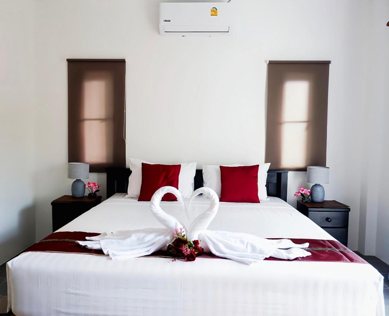 Kingsacre Hotel Nai Yang Beach Buitenkant foto