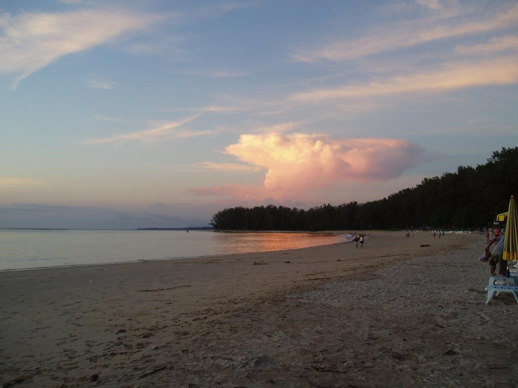 Kingsacre Hotel Nai Yang Beach Buitenkant foto